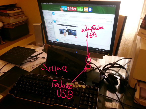 surface conectado a monitor y teclado