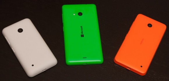 Foto de ArsTechnica - Lumia 520 (iqz) Lumia 535 (centro) y Lumia 630/635 (dcha)