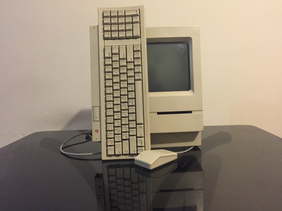 El teclado de la Macintosh Classic era más alto que el propio sistema. El teclado de la Macintosh original no tenía teclado numérico y terminaba siendo más bajo.
